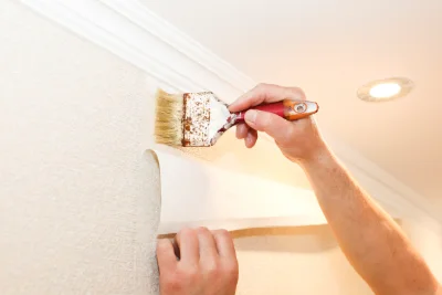 Pose de papier peint à Ivory — revêtements muraux et toiles de verre